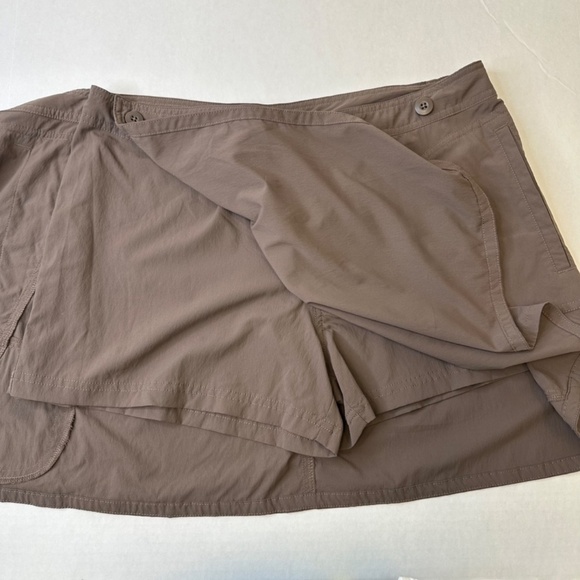 Patagonia Women’s Brown Athletic Skort with Side Button – Size 12 - Picture 6 of 14